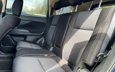 Mitsubishi Outlander III рестайлинг 3, 2021 год, 1 930 000 рублей, 22 фотография