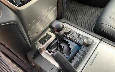 Toyota Land Cruiser 200, 2017 год, 5 500 000 рублей, 8 фотография