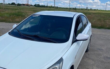 Hyundai Solaris II рестайлинг, 2013 год, 720 000 рублей, 4 фотография
