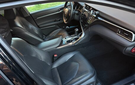 Toyota Camry, 2019 год, 2 950 000 рублей, 6 фотография