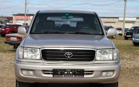 Toyota Land Cruiser 100 рестайлинг 2, 2002 год, 1 650 000 рублей, 2 фотография