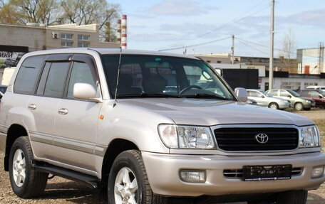Toyota Land Cruiser 100 рестайлинг 2, 2002 год, 1 650 000 рублей, 3 фотография