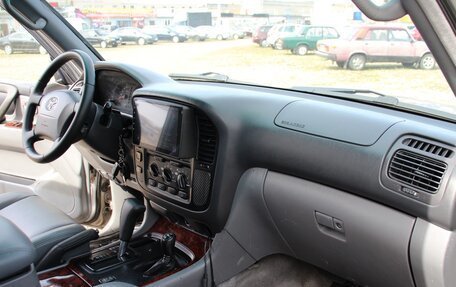 Toyota Land Cruiser 100 рестайлинг 2, 2002 год, 1 650 000 рублей, 8 фотография