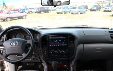 Toyota Land Cruiser 100 рестайлинг 2, 2002 год, 1 650 000 рублей, 10 фотография