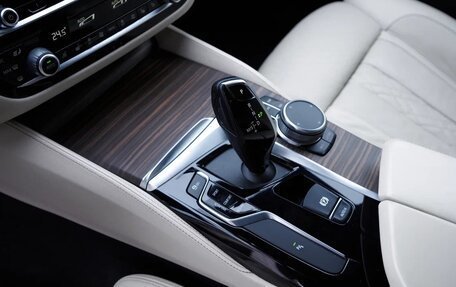 BMW 5 серия, 2019 год, 2 980 000 рублей, 15 фотография