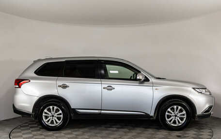 Mitsubishi Outlander III рестайлинг 3, 2017 год, 1 699 000 рублей, 4 фотография