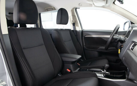 Mitsubishi Outlander III рестайлинг 3, 2017 год, 1 699 000 рублей, 16 фотография