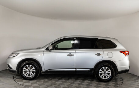 Mitsubishi Outlander III рестайлинг 3, 2017 год, 1 699 000 рублей, 9 фотография