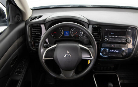Mitsubishi Outlander III рестайлинг 3, 2017 год, 1 699 000 рублей, 11 фотография