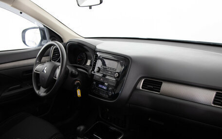 Mitsubishi Outlander III рестайлинг 3, 2017 год, 1 699 000 рублей, 17 фотография