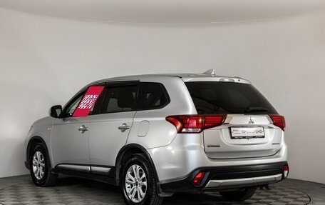 Mitsubishi Outlander III рестайлинг 3, 2017 год, 1 699 000 рублей, 8 фотография