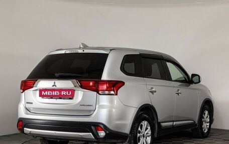 Mitsubishi Outlander III рестайлинг 3, 2017 год, 1 699 000 рублей, 6 фотография