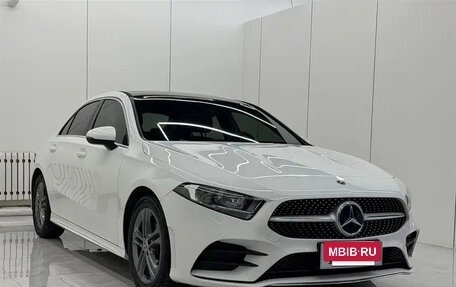 Mercedes-Benz A-Класс, 2022 год, 2 050 000 рублей, 3 фотография