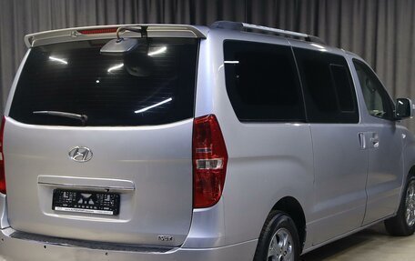 Hyundai Grand Starex Grand Starex I рестайлинг 2, 2014 год, 1 599 000 рублей, 2 фотография