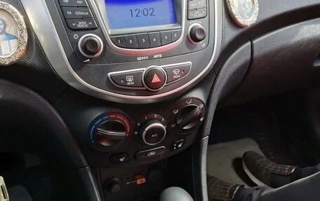 Hyundai Solaris II рестайлинг, 2013 год, 1 200 000 рублей, 3 фотография
