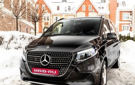 Mercedes-Benz V-Класс, 2024 год, 9 880 000 рублей, 2 фотография
