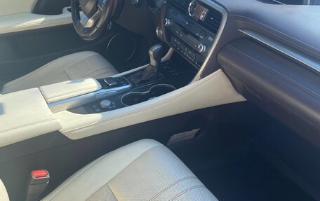 Lexus RX IV рестайлинг, 2017 год, 3 000 000 рублей, 6 фотография