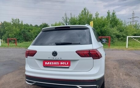 Volkswagen Tiguan II, 2021 год, 3 400 000 рублей, 3 фотография