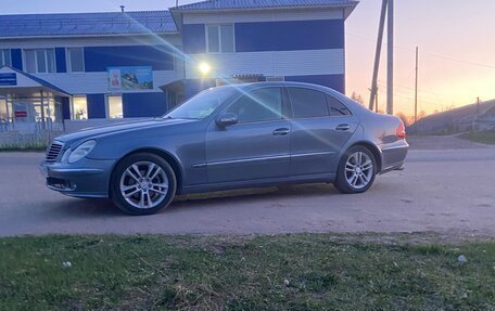 Mercedes-Benz E-Класс, 2004 год, 900 000 рублей, 3 фотография
