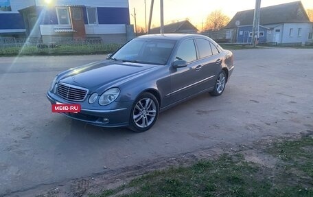 Mercedes-Benz E-Класс, 2004 год, 900 000 рублей, 4 фотография