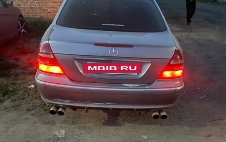 Mercedes-Benz E-Класс, 2004 год, 900 000 рублей, 8 фотография