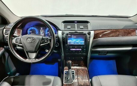 Toyota Camry, 2017 год, 2 450 000 рублей, 15 фотография