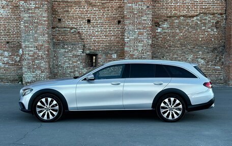 Mercedes-Benz E-Класс, 2017 год, 2 900 000 рублей, 4 фотография