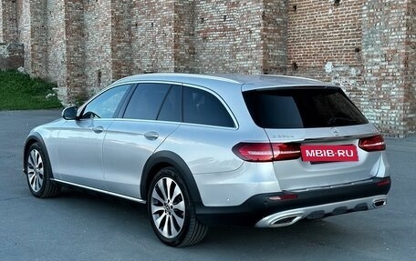 Mercedes-Benz E-Класс, 2017 год, 2 900 000 рублей, 6 фотография