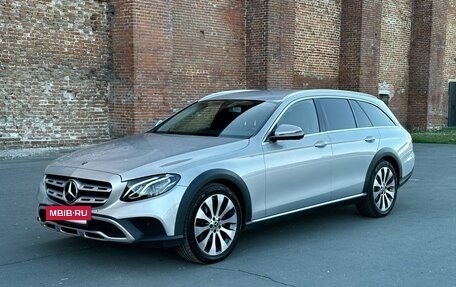 Mercedes-Benz E-Класс, 2017 год, 2 900 000 рублей, 10 фотография
