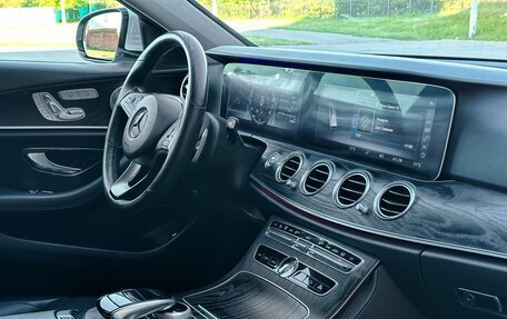Mercedes-Benz E-Класс, 2017 год, 2 900 000 рублей, 23 фотография