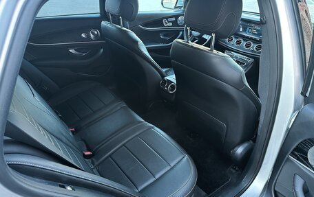 Mercedes-Benz E-Класс, 2017 год, 2 900 000 рублей, 25 фотография