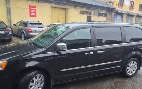 Chrysler Voyager IV, 2014 год, 1 999 000 рублей, 2 фотография