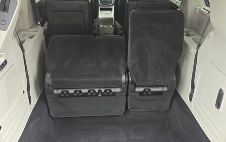 Chrysler Voyager IV, 2014 год, 1 999 000 рублей, 8 фотография