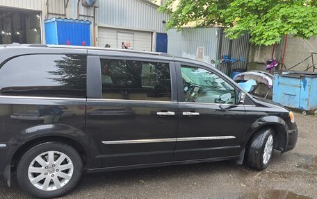 Chrysler Voyager IV, 2014 год, 1 999 000 рублей, 4 фотография
