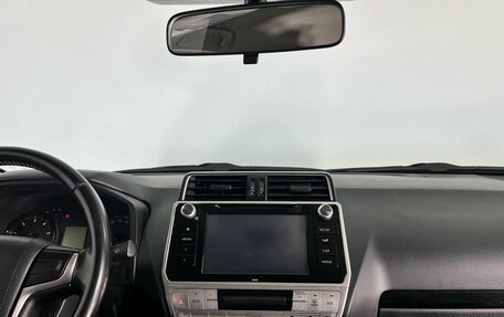 Toyota Land Cruiser Prado 150 рестайлинг 2, 2019 год, 4 925 000 рублей, 19 фотография