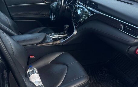 Toyota Camry, 2018 год, 2 590 000 рублей, 5 фотография
