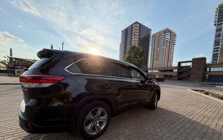 Toyota Highlander III, 2020 год, 4 350 000 рублей, 4 фотография