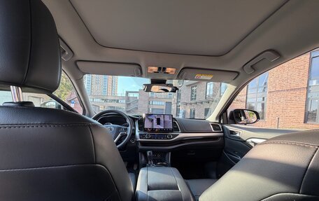 Toyota Highlander III, 2020 год, 4 350 000 рублей, 17 фотография