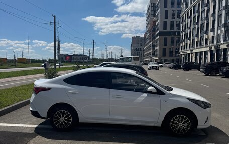 Hyundai Solaris II рестайлинг, 2022 год, 2 430 000 рублей, 3 фотография