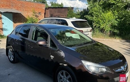 Opel Astra J, 2013 год, 990 000 рублей, 3 фотография