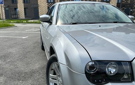 Chrysler 300C II, 2005 год, 1 300 000 рублей, 5 фотография