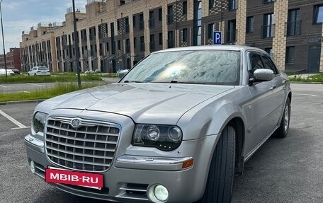 Chrysler 300C II, 2005 год, 1 300 000 рублей, 2 фотография
