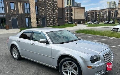 Chrysler 300C II, 2005 год, 1 300 000 рублей, 10 фотография