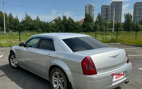 Chrysler 300C II, 2005 год, 1 300 000 рублей, 8 фотография