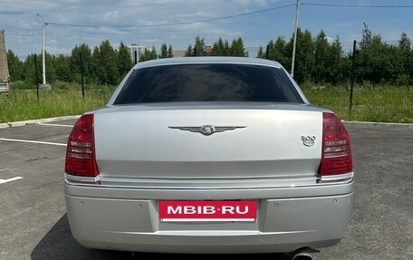 Chrysler 300C II, 2005 год, 1 300 000 рублей, 7 фотография