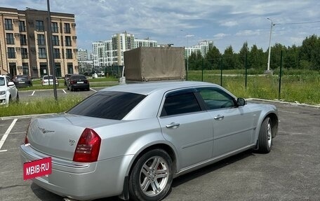 Chrysler 300C II, 2005 год, 1 300 000 рублей, 6 фотография