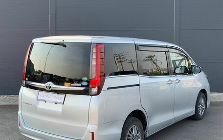 Toyota Esquire I, 2016 год, 2 090 000 рублей, 8 фотография