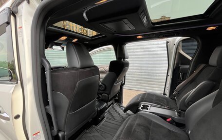 Toyota Alphard III, 2020 год, 4 550 000 рублей, 12 фотография