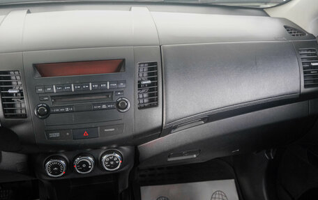 Mitsubishi Outlander III рестайлинг 3, 2010 год, 1 299 000 рублей, 15 фотография