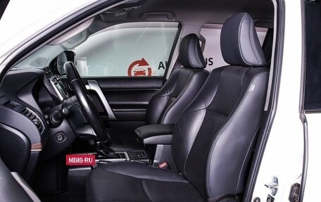 Toyota Land Cruiser Prado 150 рестайлинг 2, 2017 год, 4 240 000 рублей, 9 фотография